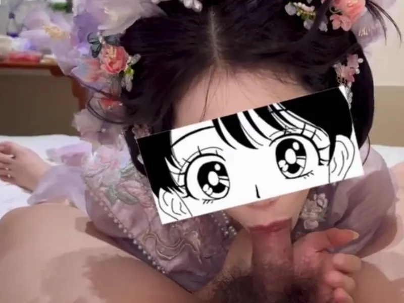 Gái xinh trong bộ đồ trân châu liếm cậu bé cực đã